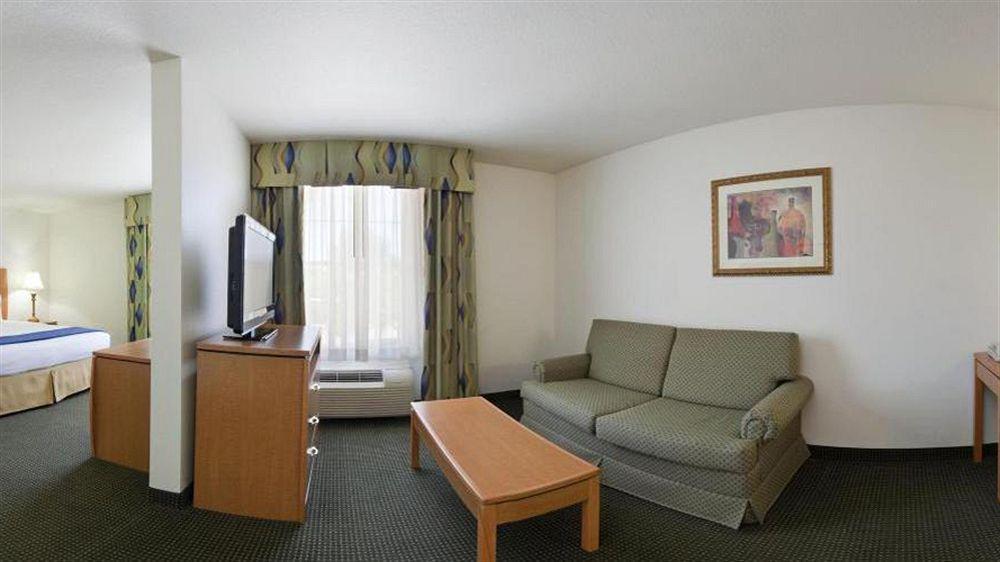 Holiday Inn Express Hotel & Suites Columbus By Ihg מראה חיצוני תמונה