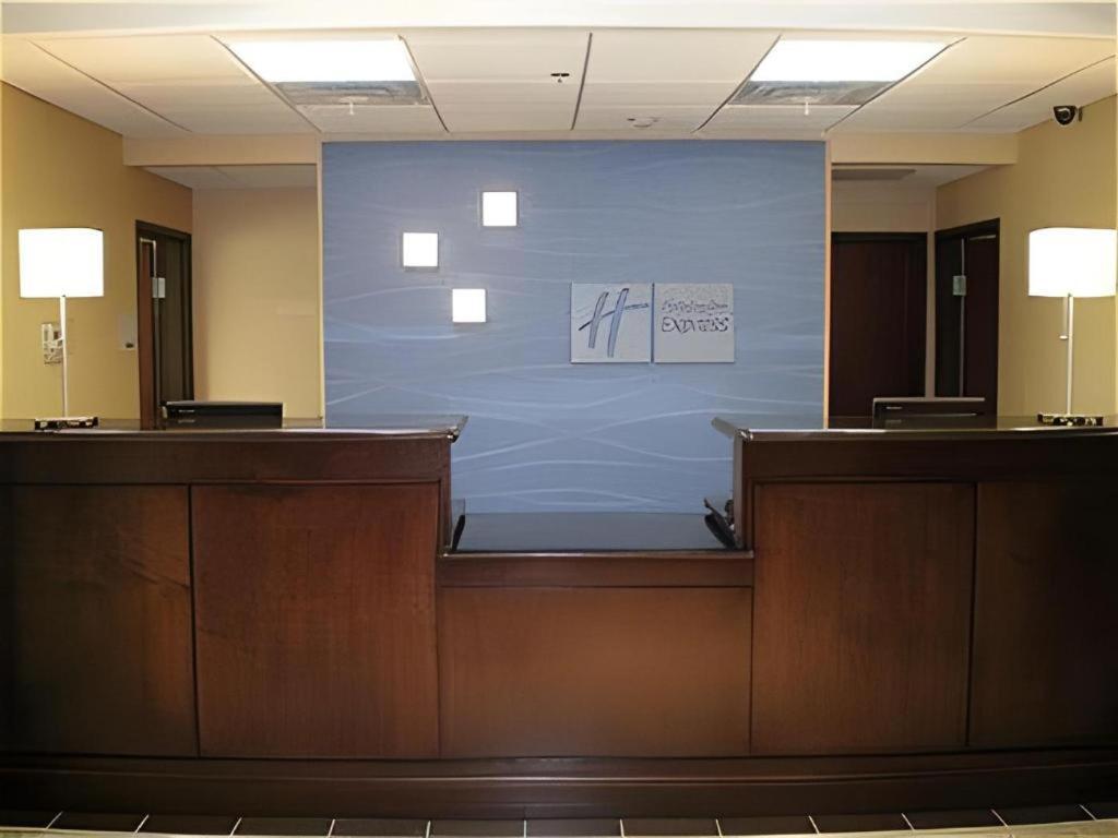 Holiday Inn Express Hotel & Suites Columbus By Ihg מראה חיצוני תמונה