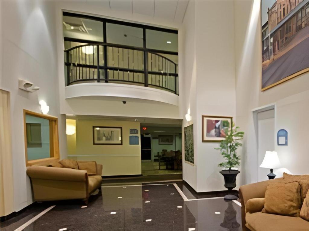 Holiday Inn Express Hotel & Suites Columbus By Ihg מראה חיצוני תמונה