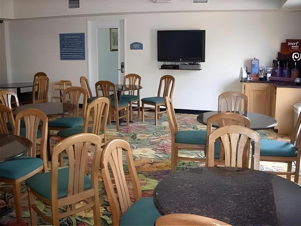 Holiday Inn Express Hotel & Suites Columbus By Ihg מראה חיצוני תמונה