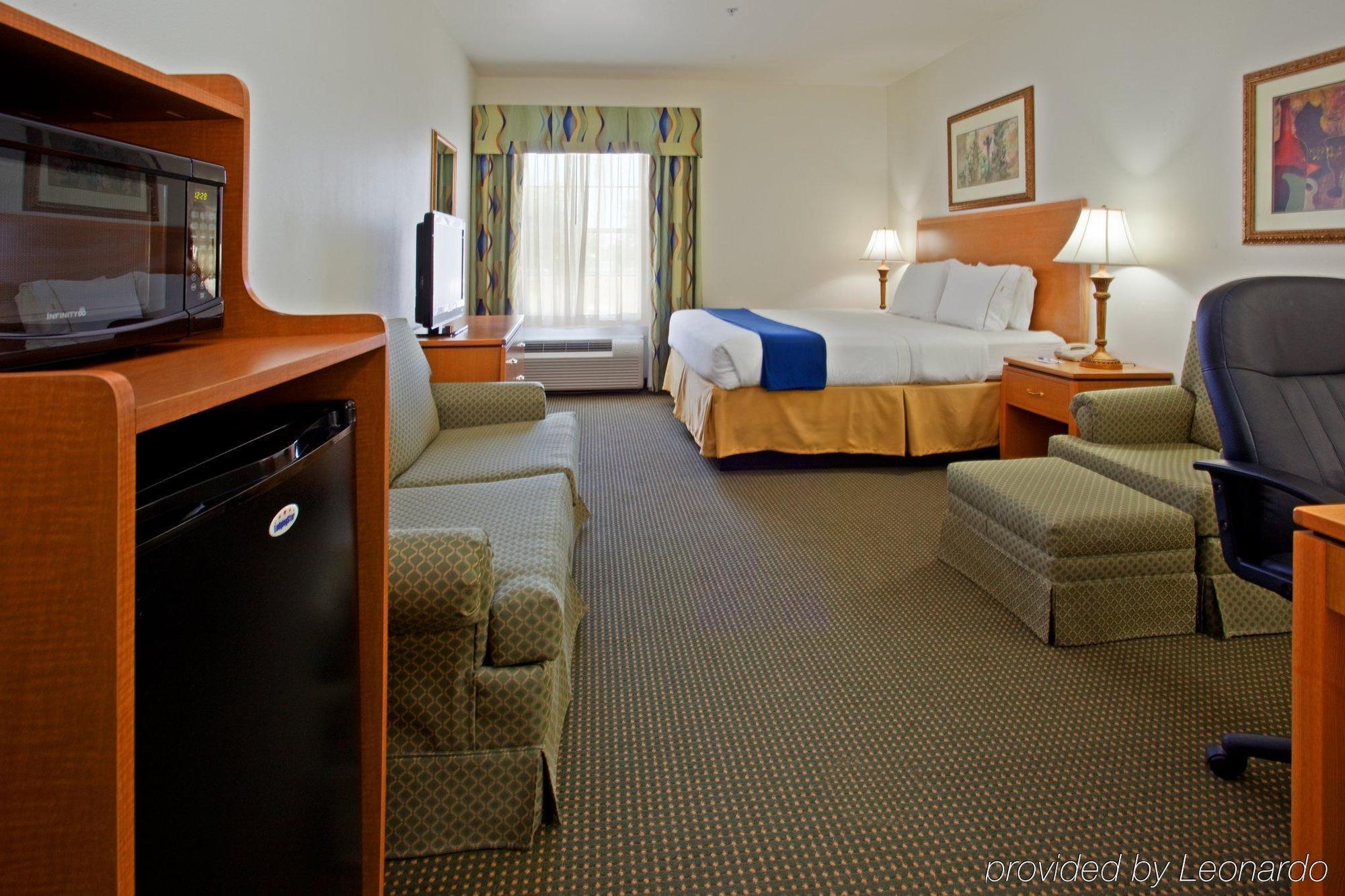 Holiday Inn Express Hotel & Suites Columbus By Ihg חדר תמונה