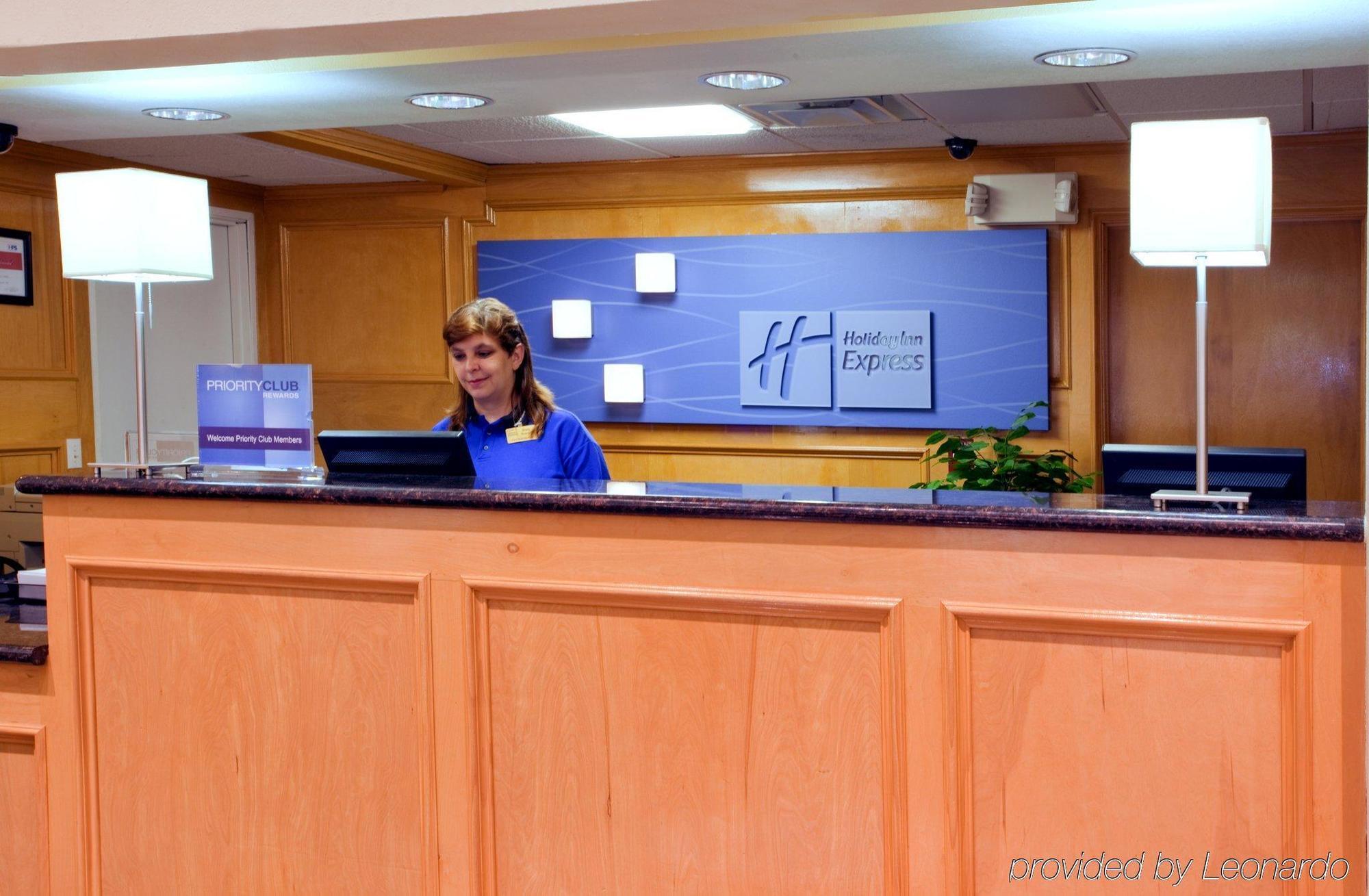 Holiday Inn Express Hotel & Suites Columbus By Ihg מראה פנימי תמונה