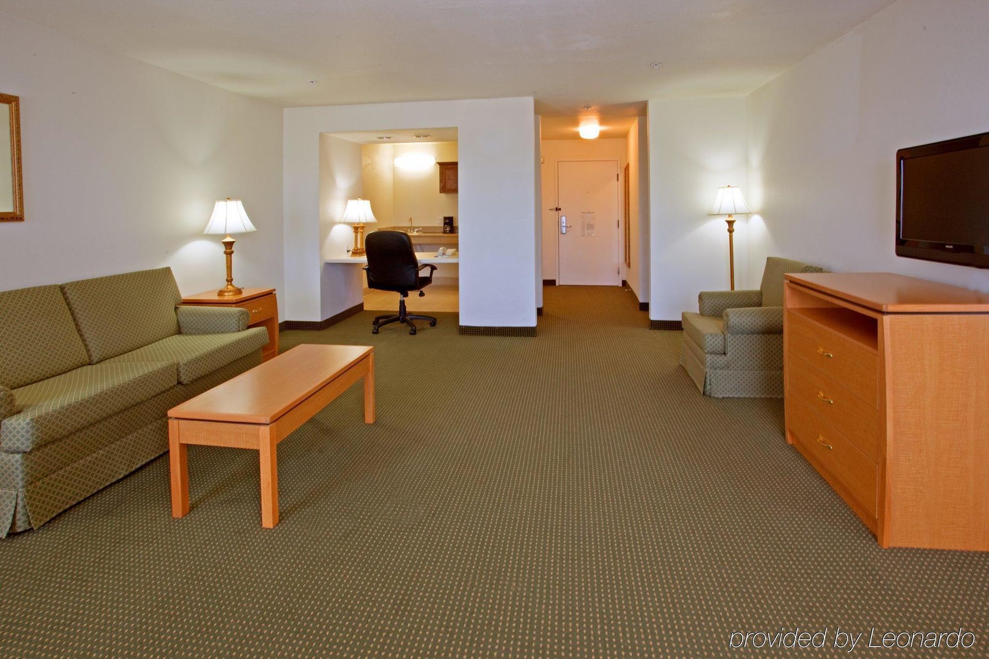 Holiday Inn Express Hotel & Suites Columbus By Ihg חדר תמונה