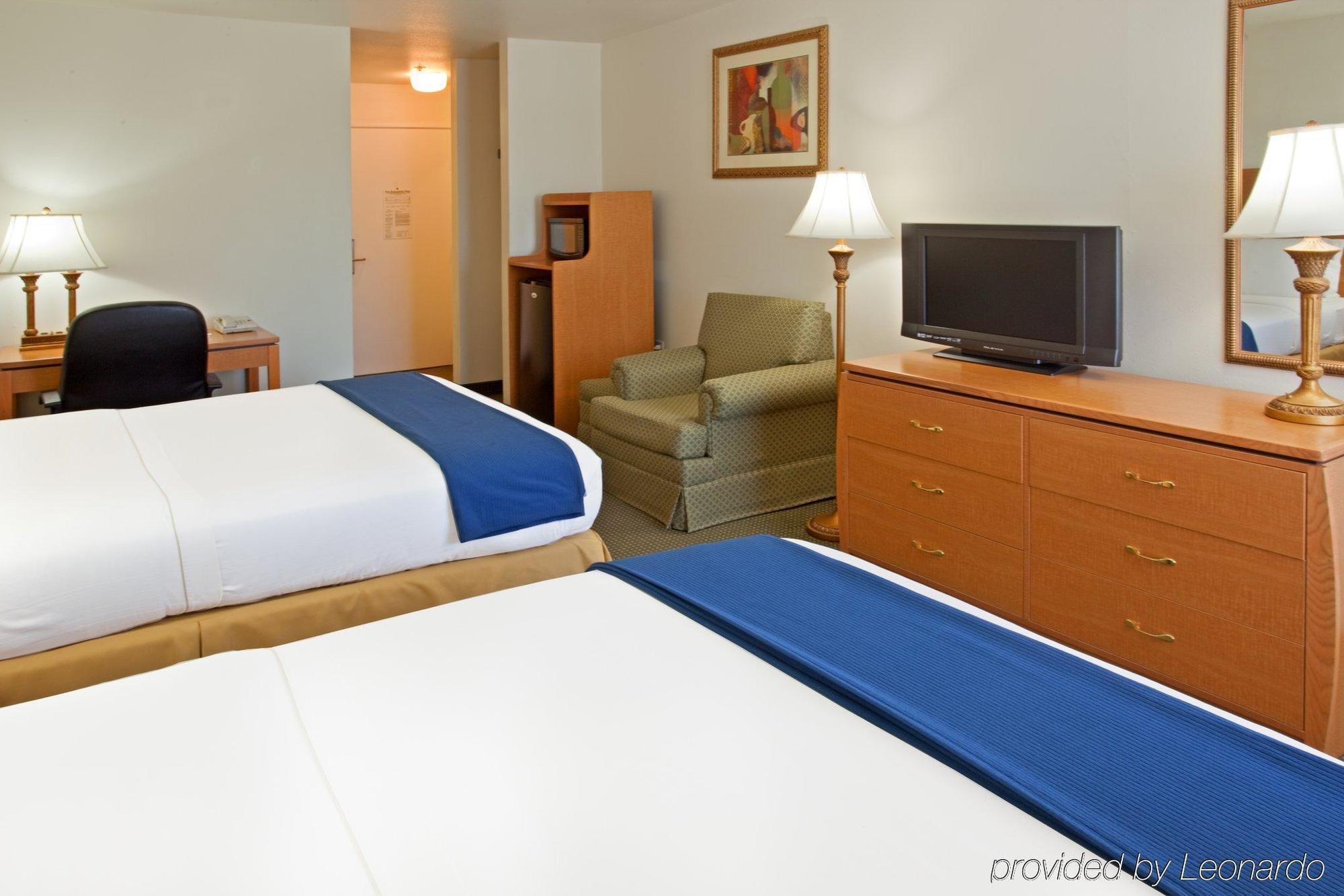 Holiday Inn Express Hotel & Suites Columbus By Ihg חדר תמונה