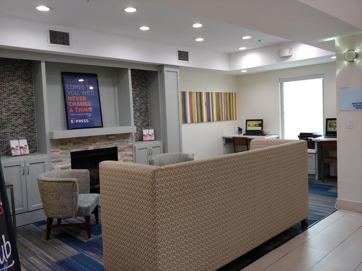 Holiday Inn Express Hotel & Suites Columbus By Ihg מראה חיצוני תמונה