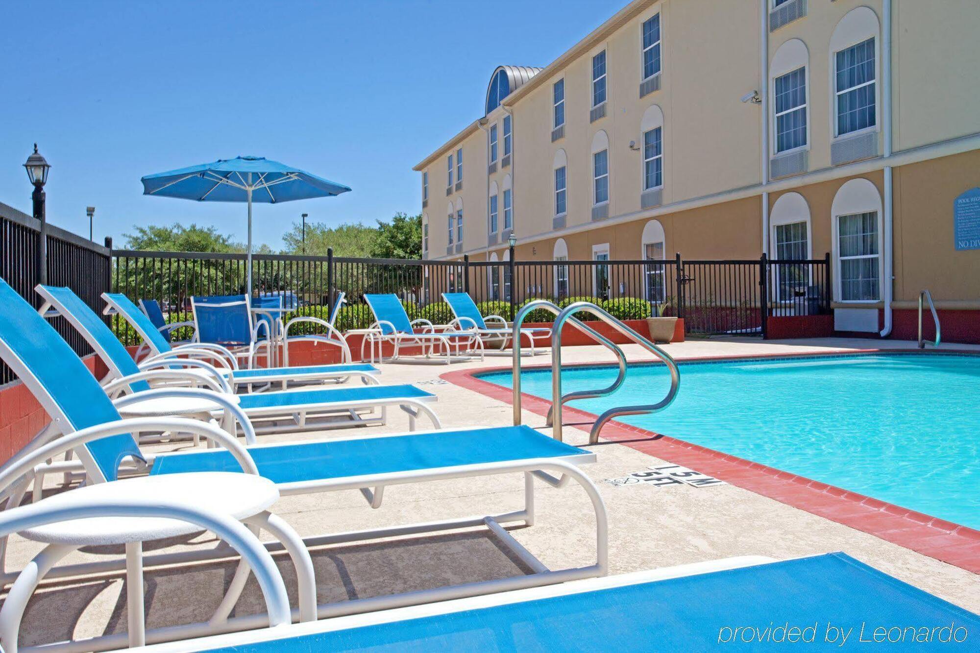 Holiday Inn Express Hotel & Suites Columbus By Ihg מראה חיצוני תמונה