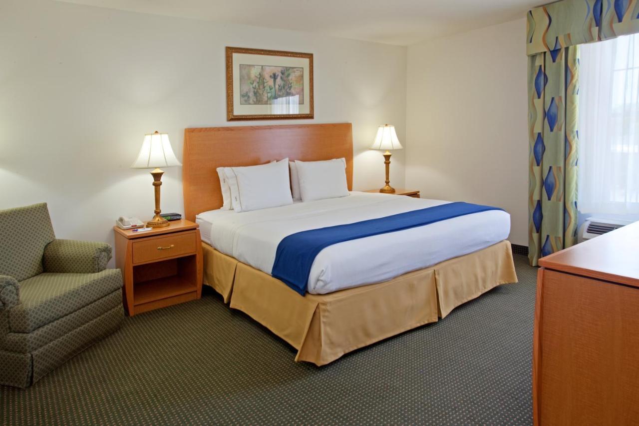 Holiday Inn Express Hotel & Suites Columbus By Ihg מראה חיצוני תמונה