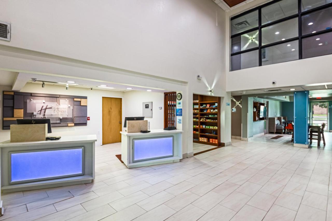 Holiday Inn Express Hotel & Suites Columbus By Ihg מראה חיצוני תמונה